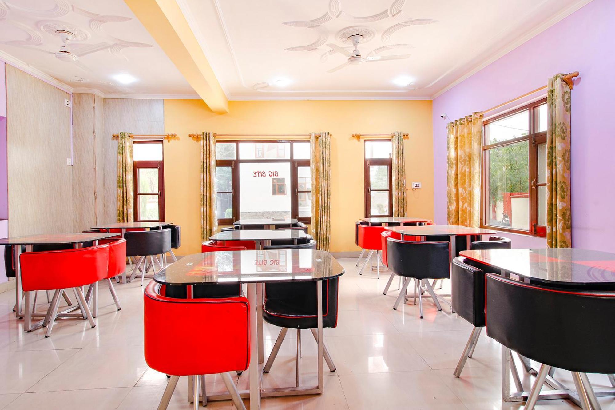 Fabhotel Grand Comforts Haidarpur ภายนอก รูปภาพ