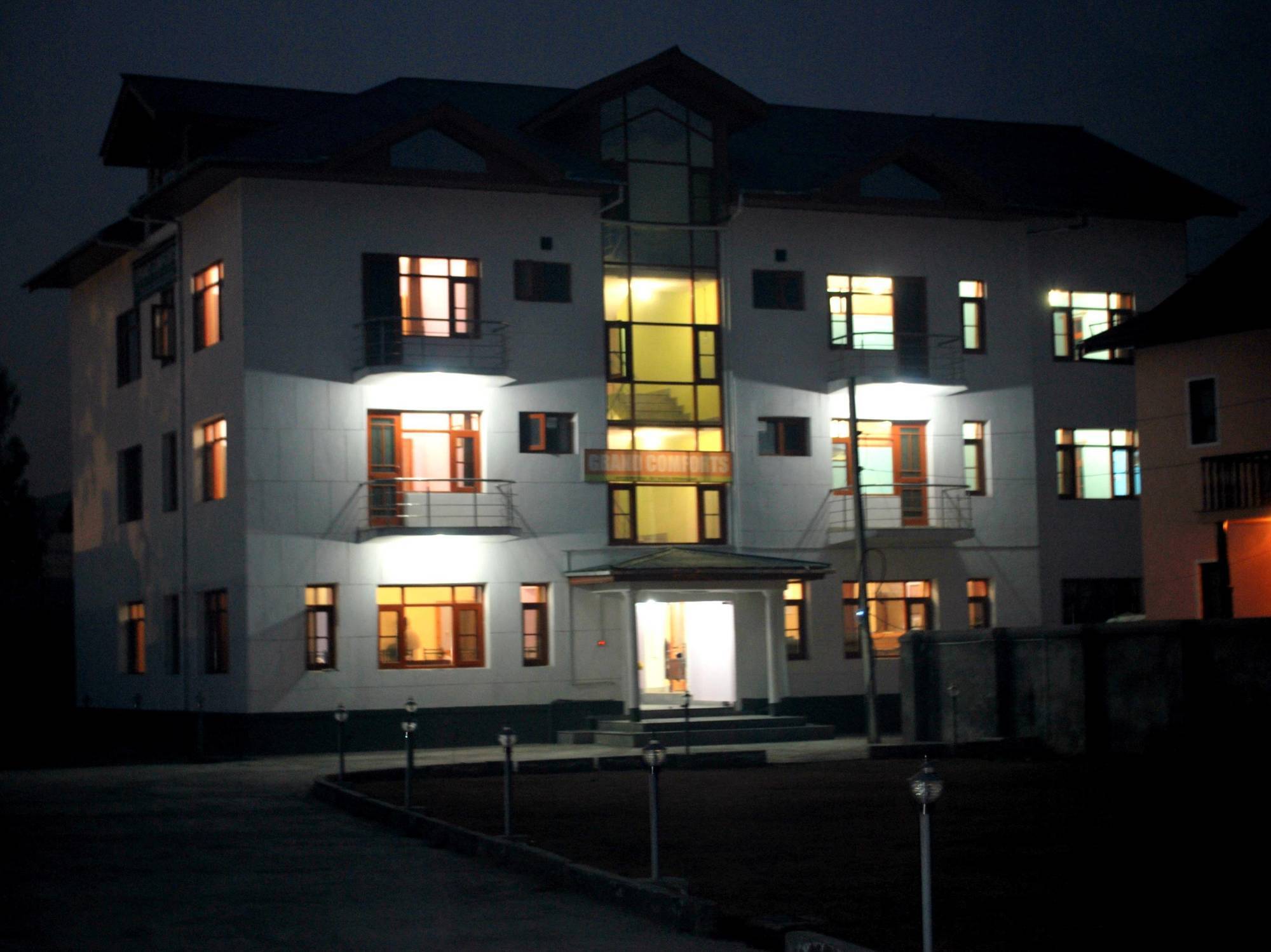 Fabhotel Grand Comforts Haidarpur ภายนอก รูปภาพ